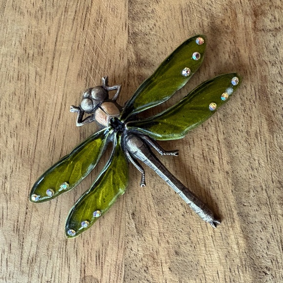 Green enamel dragonfly pin with rhinestones on its wing tips and peach body - Picture 4 of 11